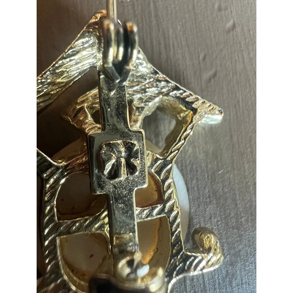 N/A gold tone